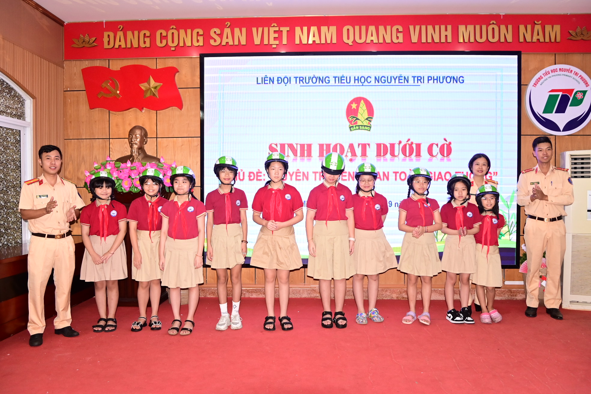 Tuyên truyền giao thông cho hơn 800 giáo viên, học sinh Trường tiểu học Nguyễn Tri Phương